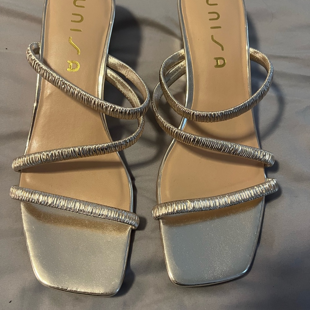 Unisa Gold Heels with Rhinestone Straps Never worn.  Size 10